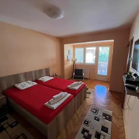 アパート S&t Cozy With Balcony And A Free Parking *