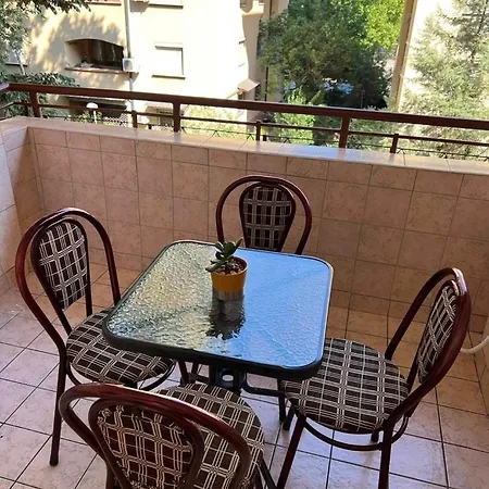アパート S&t Cozy With Balcony And A Free Parking *